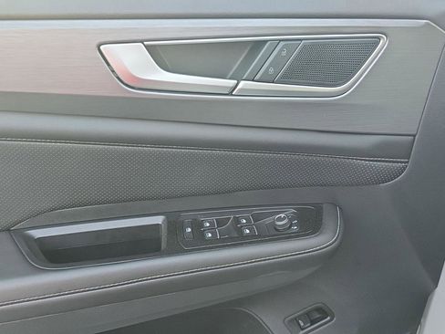 Used 2024 Volkswagen Atlas Cross Sport SE image 16