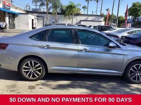 Used 2025 Volkswagen Jetta SE FWD image 4