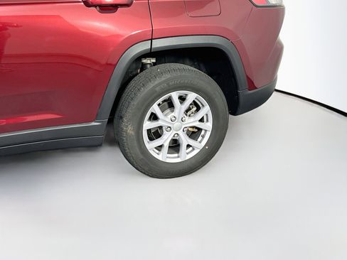 Used 2022 Jeep Grand Cherokee Limited image 31