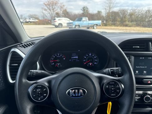 Used 2021 Kia Soul S image 18
