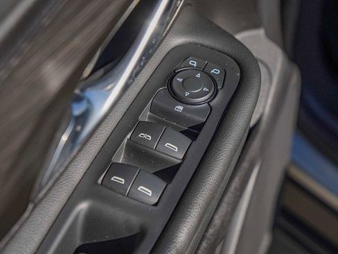 Used 2024 GMC Terrain SLE image 24