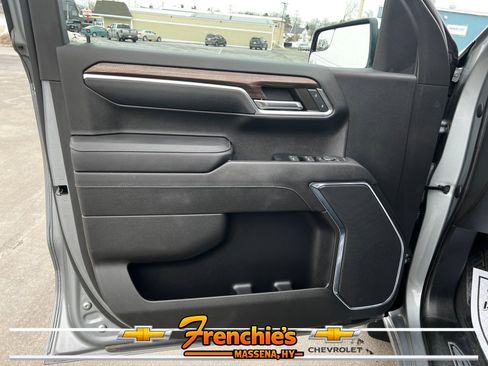 Used 2023 Chevrolet Silverado 1500 LT AWD/4WD image 9