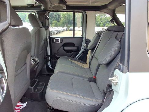Used 2024 Jeep Wrangler Unlimited w/ Convenience Group AWD/4WD image 26