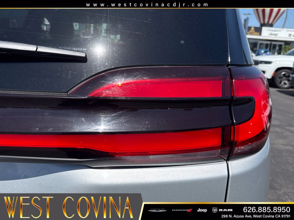 Used 2024 Chrysler Pacifica Touring-L FWD image 14