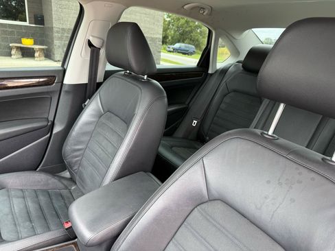Used 2014 Volkswagen Passat 1.8T SEL Premium FWD image 10