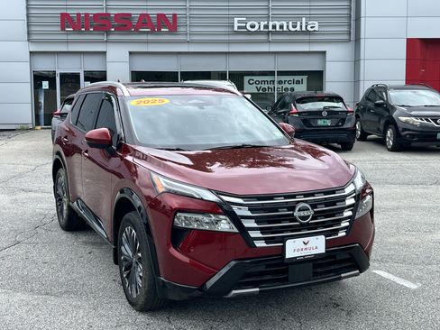 Used 2025 Nissan Rogue Platinum w/ Tech Package AWD/4WD image 1