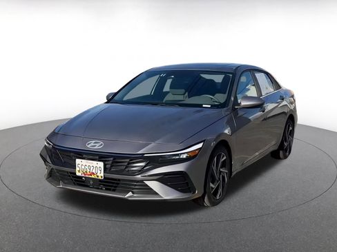 Used 2025 Hyundai Elantra SEL image 7