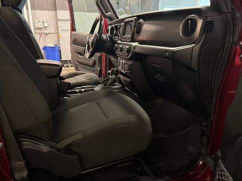 Used 2021 Jeep Gladiator Sport AWD/4WD image 18