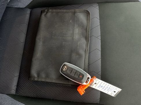 Used 2025 Nissan Versa SV image 43