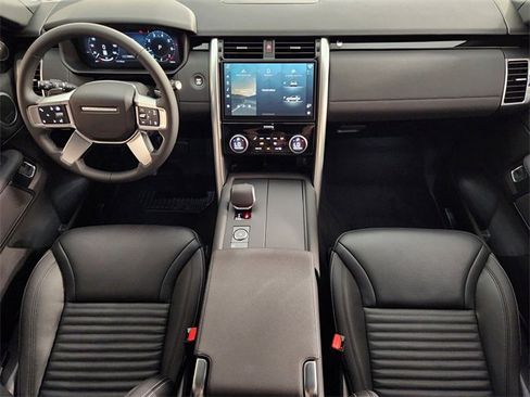 New 2026 Land Rover Discovery S image 4