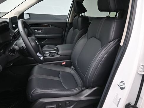 Certified 2025 Honda Pilot Touring image 33