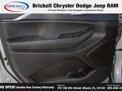 New 2025 Jeep Grand Cherokee Laredo image 10