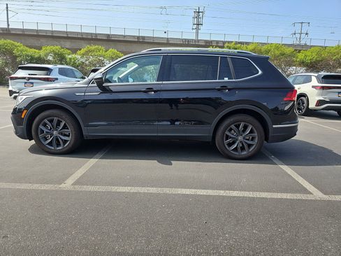 Certified 2023 Volkswagen Tiguan SE image 8
