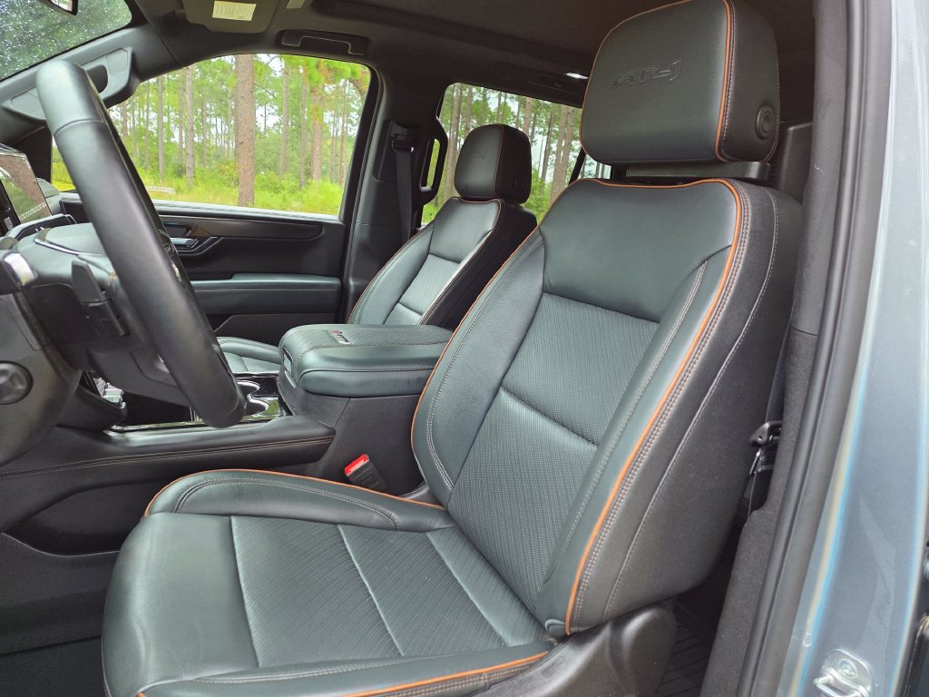 Used 2025 GMC Yukon AT4 AWD/4WD image 15