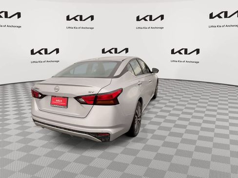 Used 2024 Nissan Altima 2.5 SV FWD image 7