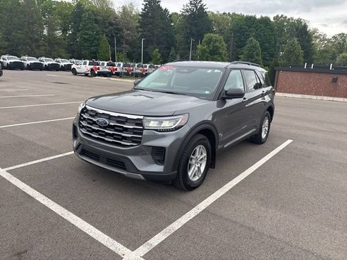 Used 2025 Ford Explorer Active AWD/4WD image 7