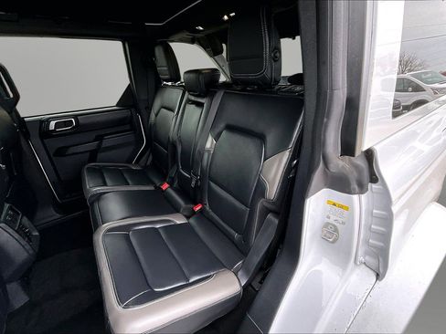 Used 2025 Ford Bronco Outer Banks image 17