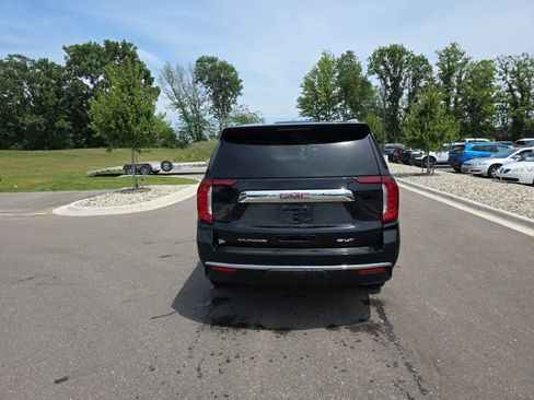 Used 2023 GMC Yukon SLT w/ SLT Premium Package AWD/4WD image 6