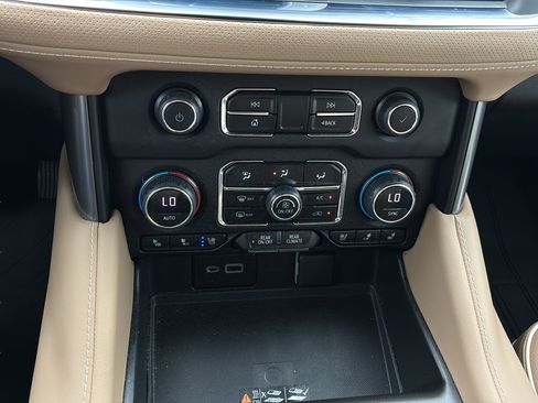 Used 2023 Chevrolet Tahoe Premier AWD/4WD image 22