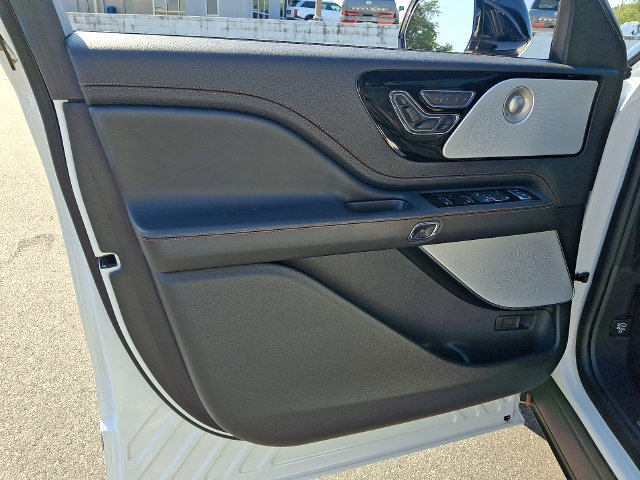 Certified 2025 Lincoln Aviator Black Label AWD/4WD image 12
