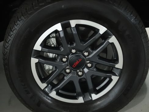 Used 2025 Toyota Tacoma TRD Sport AWD/4WD image 10