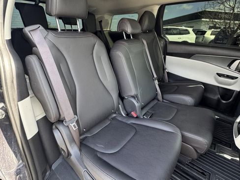 Used 2024 Kia Carnival LX FWD image 14
