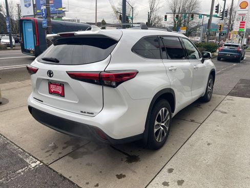 Used 2022 Toyota Highlander XLE image 42