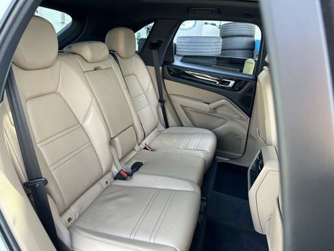 Used 2019 Porsche Cayenne AWD/4WD image 29