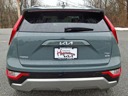 Used 2023 Kia Niro EX Touring image 5