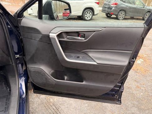 Used 2022 Toyota RAV4 XLE w/ Convenience Package image 10