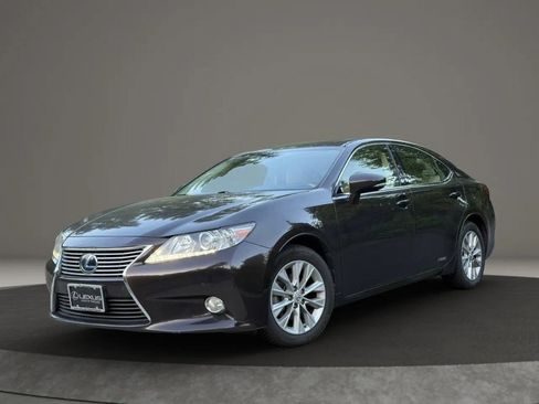 Used 2013 Lexus ES 300h w/ Luxury Pkg FWD image 2