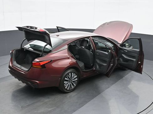 Used 2024 Nissan Altima 2.5 SV AWD/4WD image 39