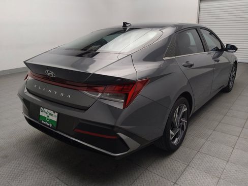 Used 2024 Hyundai Elantra SEL w/ Convenience Package FWD image 9