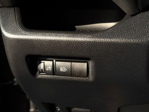 Used 2019 Toyota RAV4 LE w/ Carpet Mat Package image 31