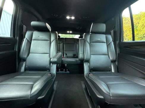 Used 2023 Cadillac Escalade ESV Luxury RWD image 34