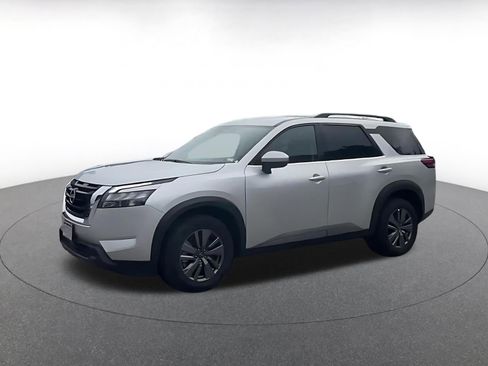 Used 2025 Nissan Pathfinder SV AWD/4WD image 8
