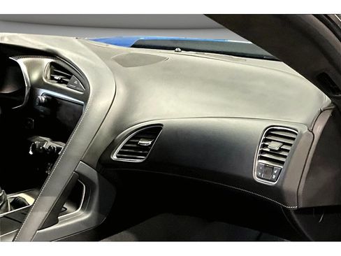 Used 2015 Chevrolet Corvette Z06 w/ 3LZ Preferred Equipment Group RWD image 39