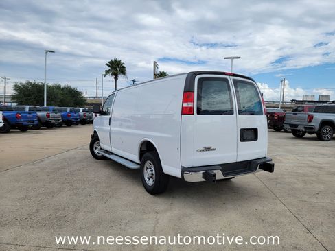 Used 2023 Chevrolet Express 2500 w/ Driver Convenience Package image 5