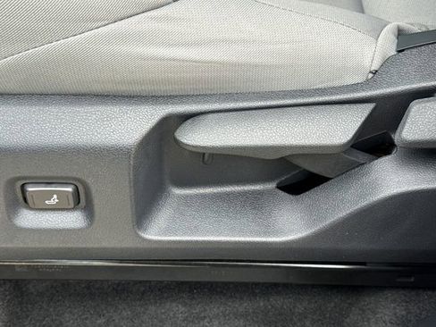 Used 2024 Toyota Tacoma SR5 AWD/4WD image 21