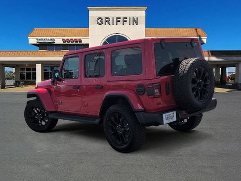 Used 2025 Jeep Wrangler Unlimited Sahara image 9