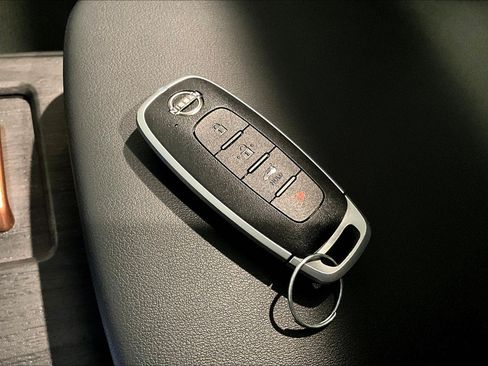 Used 2024 Nissan Ariya AWD image 35