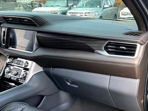 Certified 2021 GMC Yukon Denali w/ Denali Premium Package image 37