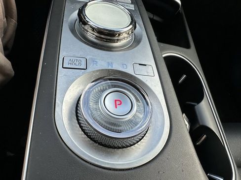 Used 2024 Genesis GV70 2.5T w/ Advanced Package image 32