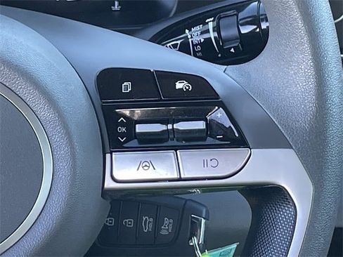 Used 2025 Hyundai Elantra SE image 13