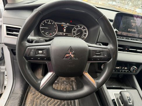 Used 2022 Mitsubishi Outlander ES image 14