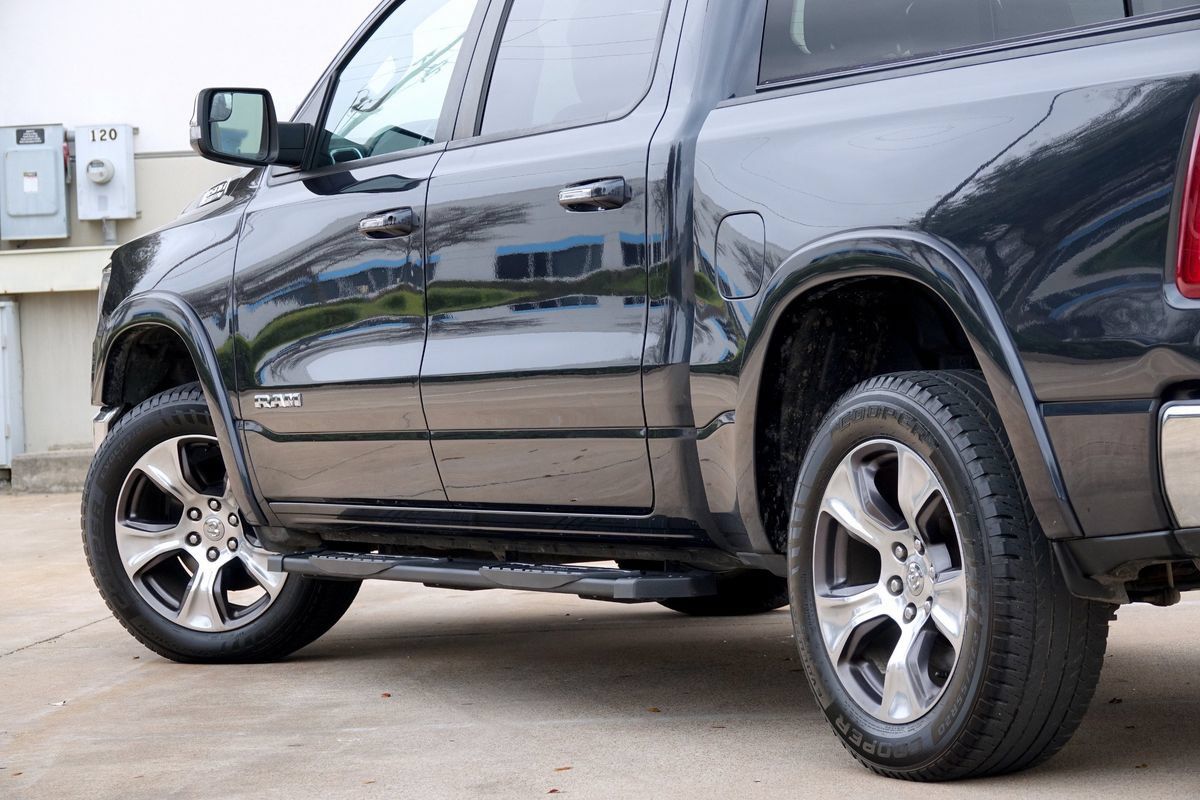Used 2019 RAM 1500 Laramie AWD/4WD image 32