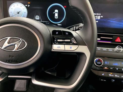 Used 2022 Hyundai Elantra Limited image 24