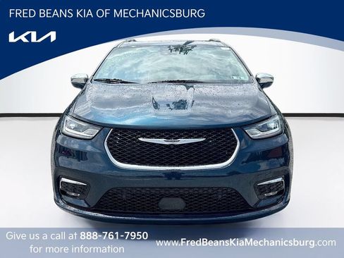 Used 2022 Chrysler Pacifica Limited w/ Uconnect Theater Family Group AWD/4WD image 2