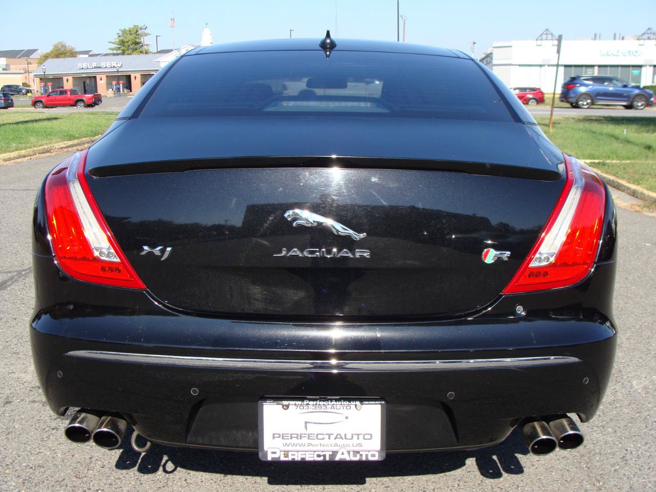 Used 2014 Jaguar XJ R RWD image 5