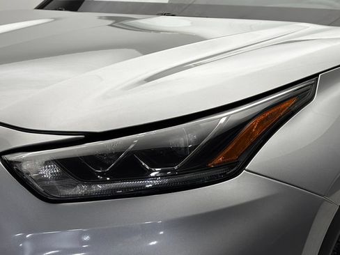 Used 2023 Toyota Highlander Platinum AWD/4WD image 3